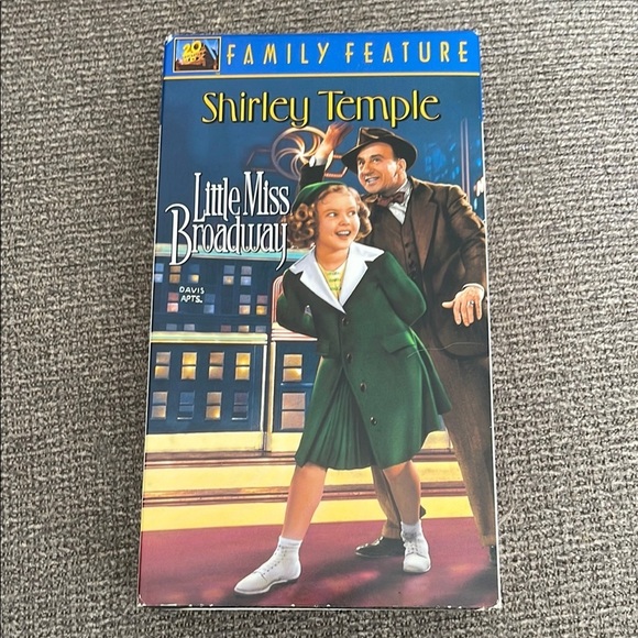 5/$25 Vintage Shirley Temple Little Miss Broadway VHS Movie 1938 Remake Musical - Picture 4 of 4
